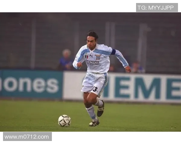 优雅卫士的魅力与足球明星的完美结合探讨 优雅卫士的魅力与足球明星的完美结合探讨